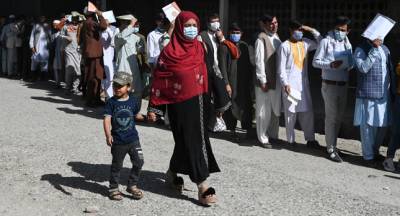 «Нет веры, что будет мир». Тысячи афганцев бегут из страны из-за эскалации насилия