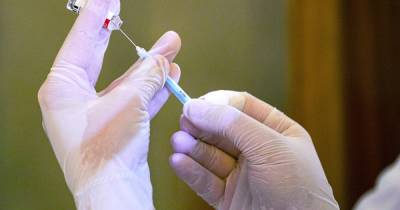 Торговые сети в Москве вакцинировали более 60 процентов сотрудников