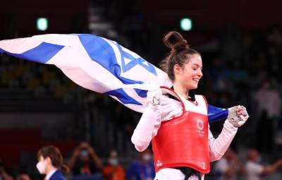 Первая в истории Израиля тхэквондистка Авишаг Семберг, призер Олимпийских игр в Токио, приземлилась в аэропорту Бен-Гурион