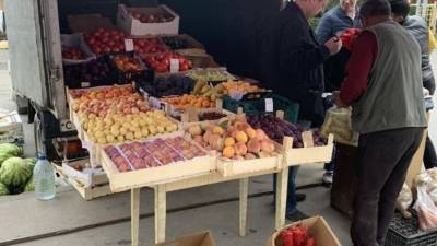У уличного торговца изъяли 144 кг овощей и фруктов на Ямской в Тюмени
