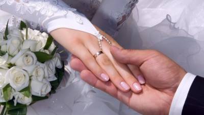 Из кровати под венец: ЗАГСам разрешили регистрировать браки на дому и в больницах