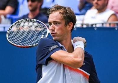 Теннисист Медведев вышел в четвертьфинал Олимпиады в Токио
