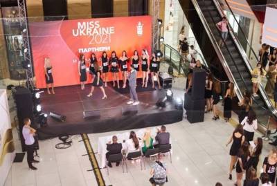 Рекордное количество девушек приняли участие в кастинге "Мисс Украина" в Киеве