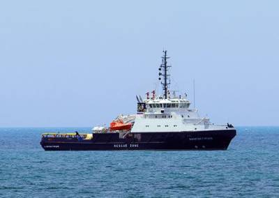 Спасательное судно «Капитан Гурьев» ВМФ России держит курс в Оманский залив