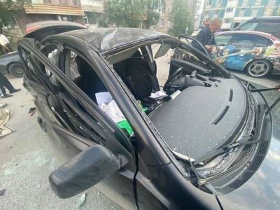 В Новом Уренгое на парковке взорвался автомобиль с водителем внутри