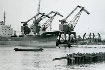 55 лет назад Мурманский морской порт был награжден орденом Трудового Красного Знамени