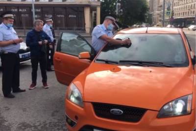 За неделю в Петербурге поймали 350 «авто-призраков»