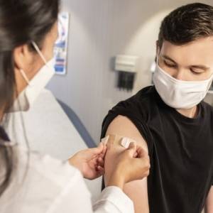 В Ирландии от коронавируса будут вакцинировать подростков