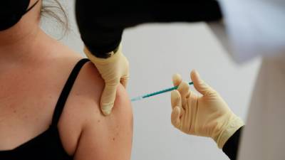 Более 50% жителей ФРГ прошли полный курс вакцинации от коронавируса