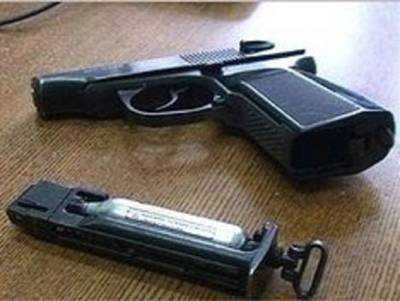 В Москве подросток случайно выстрелил в себя из отцовского пистолета