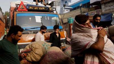 Страшное ДТП в Северной Индии: грузовик переехал спавших рабочих