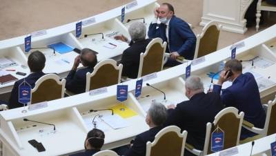 Депутаты ЗакСа поспорили о необходимости звания почетного ветерана