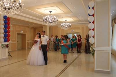 Российские ЗАГСы смогут регистрировать браки на дому и в больницах