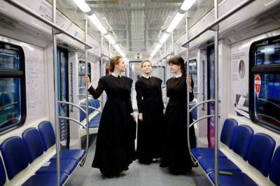 Российские женщины назвали глупой идею создать для них спецвагоны в метро