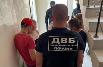 В Харькове бандиты запугивали и уничтожали имущество полицейских, судей и бизнесменов