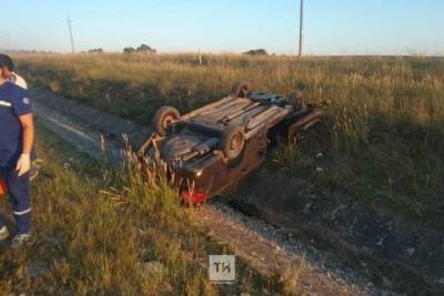 Пассажир стал жертвой опрокидывания внедорожника на трассе в Татарстане
