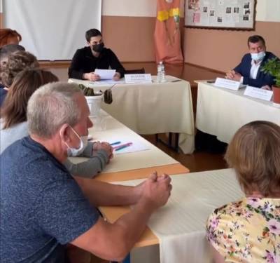 Игорь Булатов обсудил с жителями поселка Якуньель реорганизацию школы