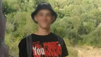 Истек кровью, пока ехала скорая: в Дрогобыче умер 16-летний парень, который зацепился за забор