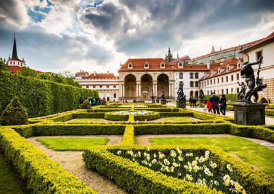 Симфонический оркестр Праги даст два бесплатных концерта в Вальдштейнском саду