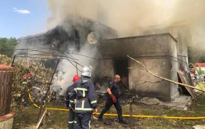На Прикарпатье самолет упал на дом, четыре жертвы