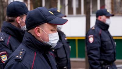Правоохранители проверяют видео с вооруженным мужчиной в ЖК Екатеринбурга