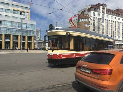 Стекло с «трещиной» заметили на новом ретро-трамвае в Нижнем Новгороде