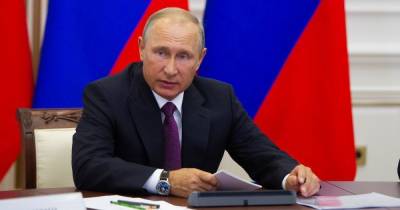 Путин поручил досрочно начать единовременные выплаты на школьников
