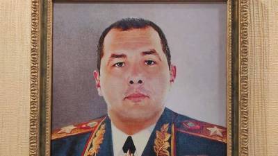 У сотрудника ГИБДД Таганрога при обыске нашли его портрет в форме маршала