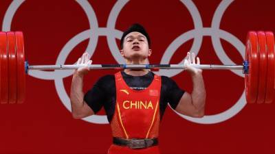 Штангист Ши Чжиюн завоевал золото ОИ в Токио в весе до 73 кг с мировым рекордом