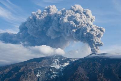 Извержение вулкана Эйяфьядлайёкюдль 2010 году: почему его называли «репетицией Апокалипсиса»