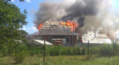 В Ядрине сгорел дом молодой семьи: дети остались без одежды