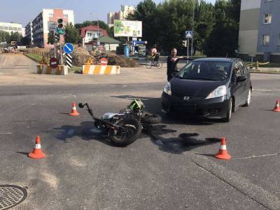 В Лиде столкнулись автомобиль «Хонда» и мотоцикл