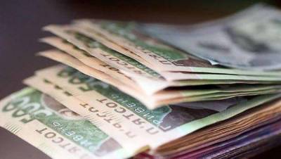 Средняя зарплата украинцев впервые превысила 500 долларов в месяц