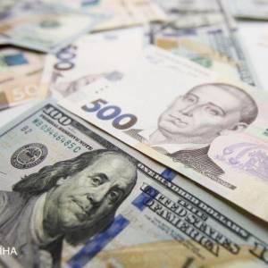 Впервые в истории средняя зарплата украинцев превысила 500 долларов