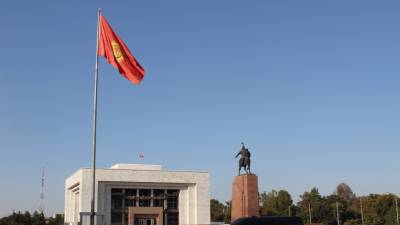 Парламент Киргизии одобрил законопроект о сокращении числа депутатов