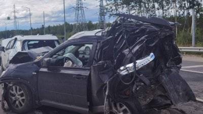 Авто смяло до водительского сидения: в Югре произошло массовое ДТП с погибшим