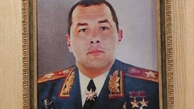 У сотрудника ГИБДД из Таганрога при обыске нашли его портрет в форме маршала