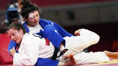 С разбитым глазом и после удушающего приёма: как дзюдоистка Таймазова героически выиграла бронзу Олимпиады в Токио