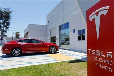 Tesla повышает цены на электромобили в США, сдерживая их в Китае