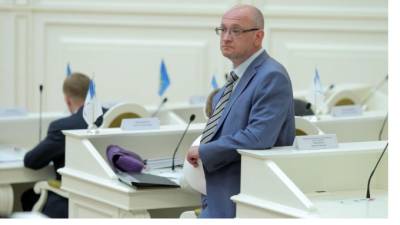 Петербургский суд поддержал решение следователя не допускать депутата Резника к нотариусу