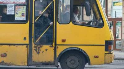 Без шансона и прокуренных салонов: Киев изменил правила для маршрутчиков