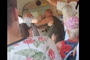 В одесском трамвае мужчины устроили драку за место для инвалидов