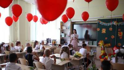 «Раньше намеченного срока»: Владимир Путин поручил с 2 августа начать единовременные выплаты на школьников
