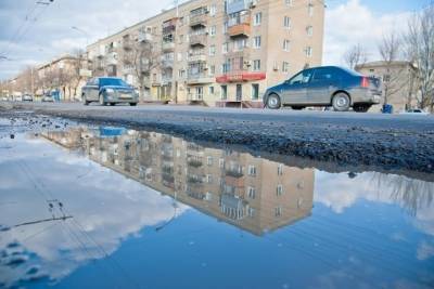 В Астрахани устранят последствия разлива канализации у вокзала
