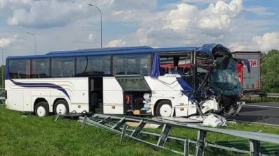 В Польше автобус с детьми попал в ДТП, много пострадавших