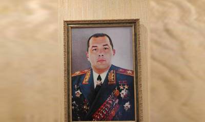 Силовики обнаружили при обыске у сотрудника ГИБДД Таганрога его портрет в образе маршала СССР