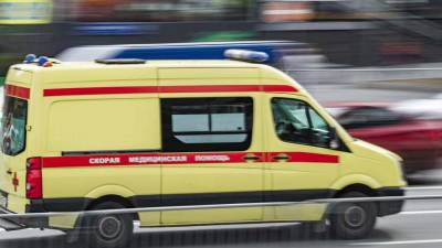 Человек погиб из-за перевернувшегося экскаватора на стройке в Москве