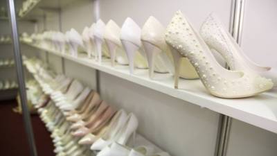 принц Чарльз - принцесса Диана - Диана Спенсер - Дизайнер рассказал о секретной надписи на свадебных туфлях принцессы Дианы - mir24.tv