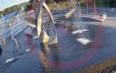 Смерть ребенка в фонтане Днепра: власти хотят запретить купаться в них