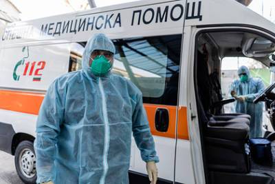 Минздрав Болгарии признал гибель десяти тысяч людей из-за ошибок при вакцинации - lenta.ru - Англия - Болгария